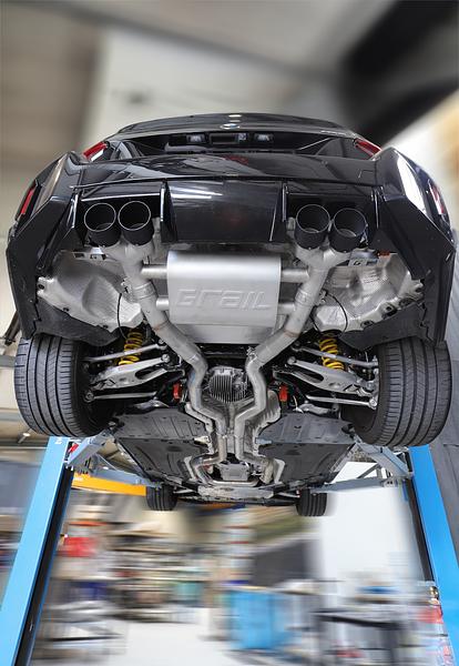 Grail Auspuffanlage BMW M2 G87 3-Zoll ohne Endrohre Montage bei Grail