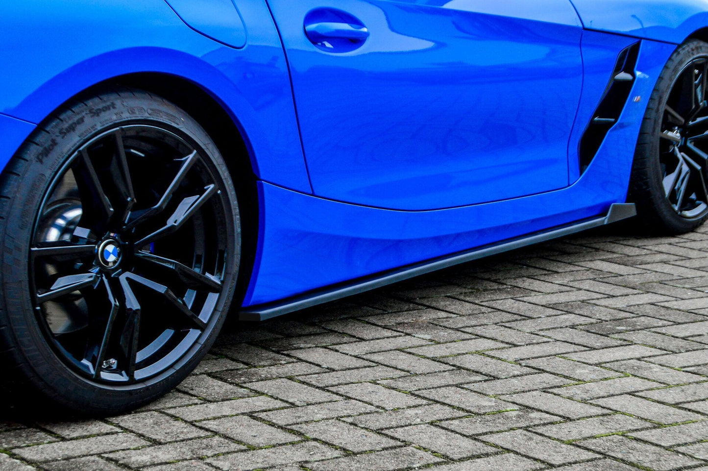 CUP Seitenschwellersatz mit Wing vorne BMW Z4 G29 ab Bj.: 2018- Carbon