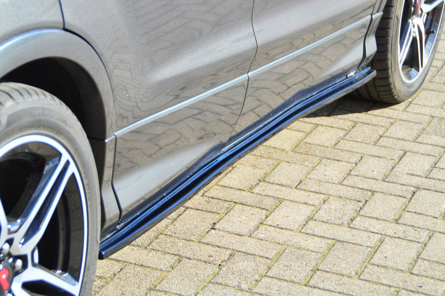 Seitenschwellersatz CUP Ford Kuga DM2 ab Bj.: 2016-2019 Schwarz Matt