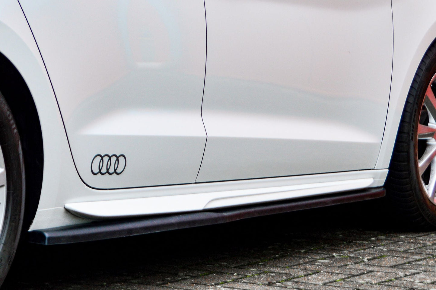 CUP Seitenschwellersatz mit Wing Audi A1 (GB) ab Bj.2018- Schwarz Matt