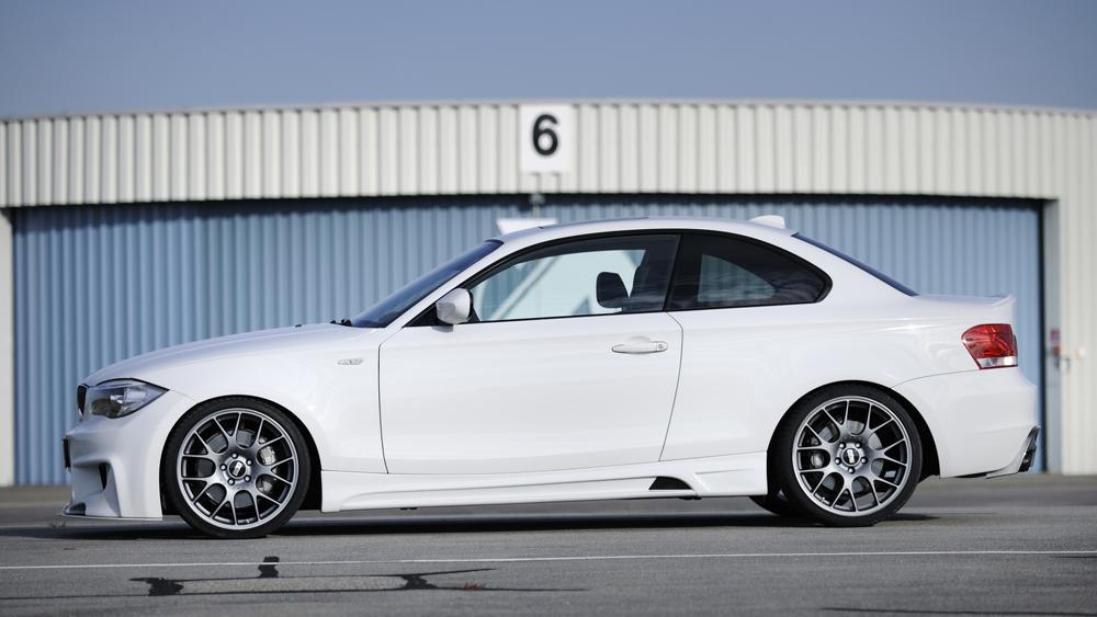 BMW 1er E81 (187/1K2/1K4) Rieger Spoilerstoßstange ABS,
inkl. Montagezubehör, Alugitter, ABE