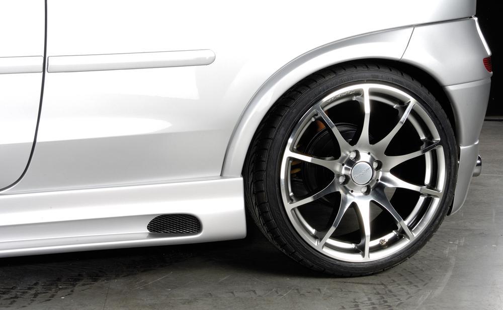 Opel Corsa C Rieger Seitenschweller nur für 3-tür. links, mit Schacht, mit Ausschnitt, ABS,
inkl. Alugitter, Gutachten, Montagezubehör