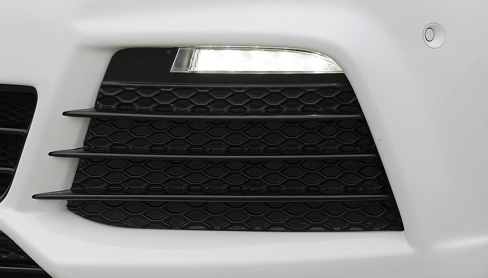 VW Golf 6 Rieger Lufteinlaßblenden (Aufpreis) Aufpreis gegenüber ABS-Version links, rechts, für Spoilerstoßstange, mit Aussparung für Tagfahrleuchten, ABS, schwarz glänzend,
inkl. Montagezubehör