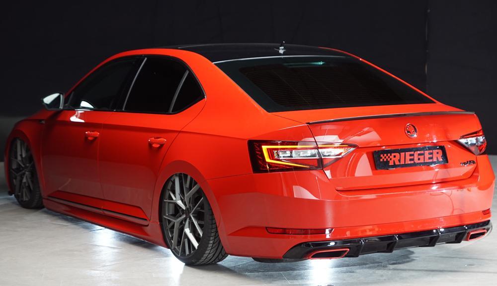 Skoda Superb III (3T/3V) Rieger Heckeinsatz nur 2.0 TSI (200/206kW) für orig. Endrohrblende li. u. re., ABS, schwarz glänzend, für Fzg. mit Einparkhilfe (PDC),
inkl. Montagezubehör, Gutachten