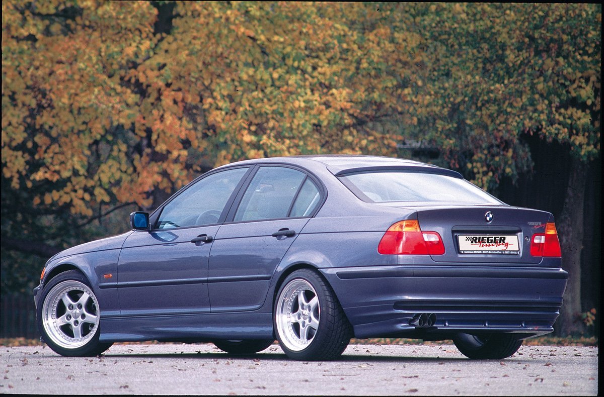 BMW 3er E46 Rieger Heckscheibenblende nur in Verbindung mit Heckflügel mit 3. Bremsl. ABS, Carbon-Look,
inkl. Gutachten, Montagezubehör