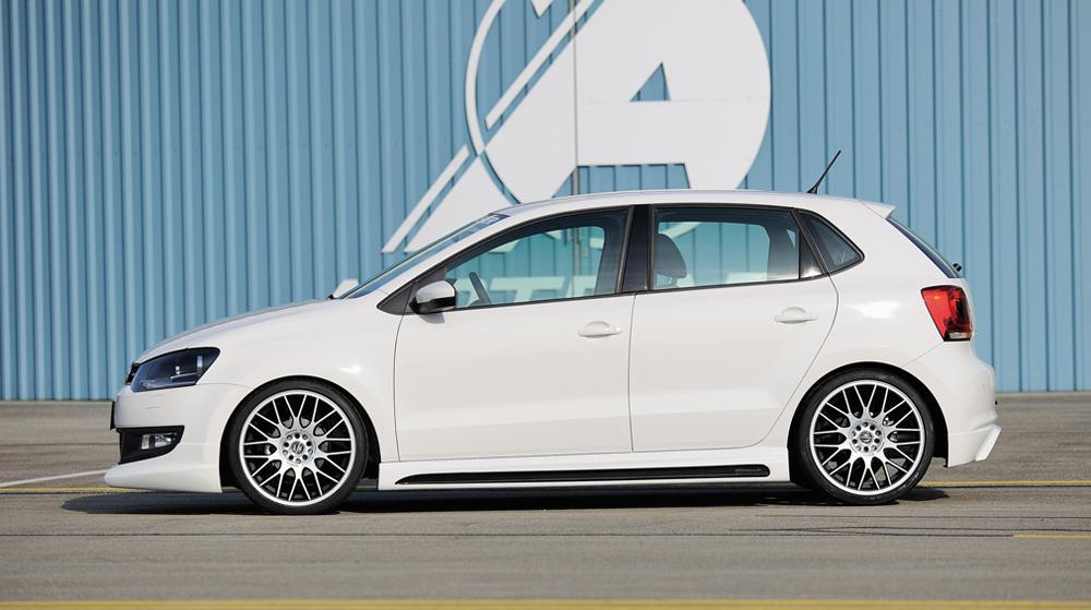 VW Polo 6 (6R) Rieger Seitenschweller links, mit Schacht, mit Ausschnitt, ABS, Carbon-Look,
inkl. Alugitter, Montagezubehör