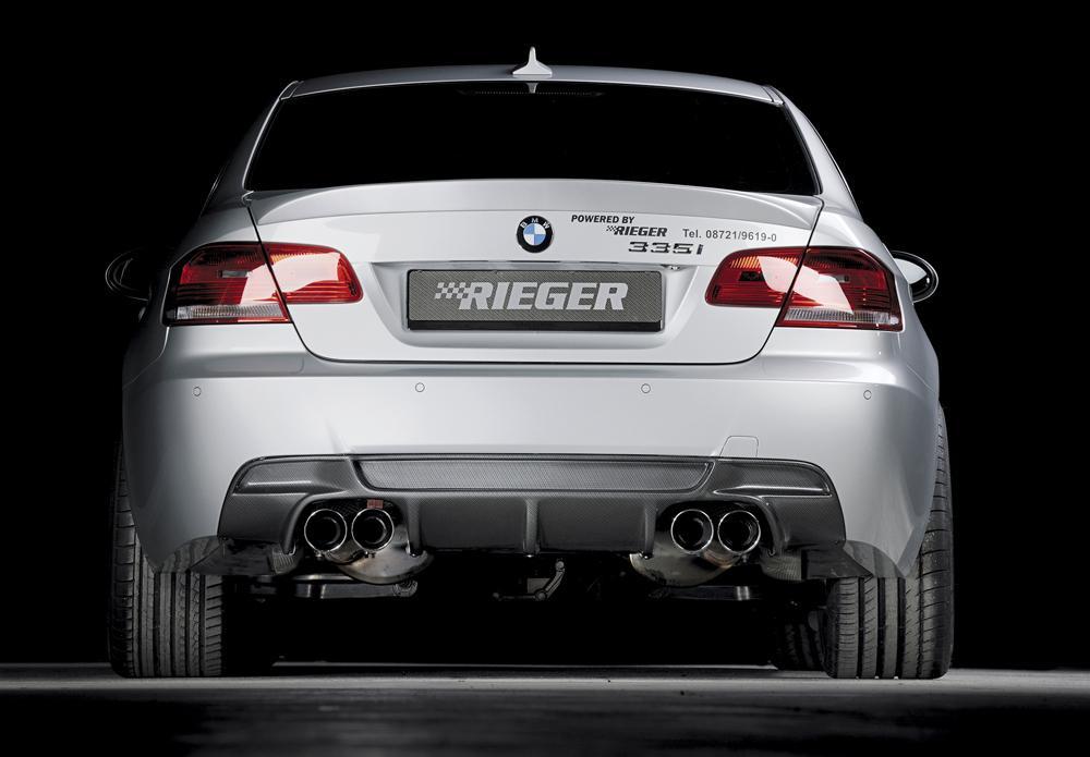 BMW 3er E92 Rieger Heckeinsatz Nur für 335i ! für Doppelendrohr li. u. re. (335i-Look), (4x90mm ø), ABS, Carbon-Look, für Fzg. mit M-Technik,
inkl. Montagezubehör, Gutachten