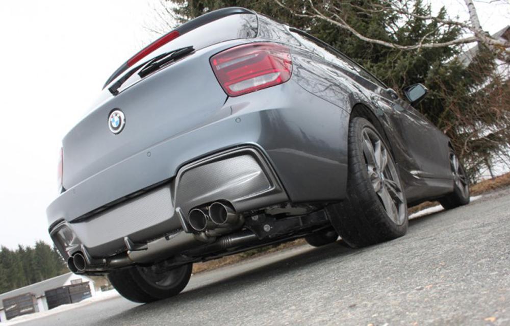 BMW 1er F20 (1K4) RIEGER ESD 4x80mm li./re., Typ14 BMW 1er F20/F21, 3-/5-tür., nur 135i 4x80mm, links, rechts, scharfkantig, 15° schräg, für RIEGER-Heckeinsatz, Edelstahl,
inkl. Montagezubehör, Gutachten