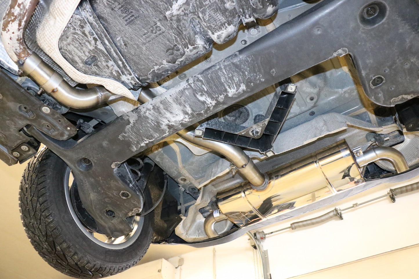 Mercedes A-Klasse - 177 - Starre Hinterachse Endschalldämpfer quer Ausgang rechts/links