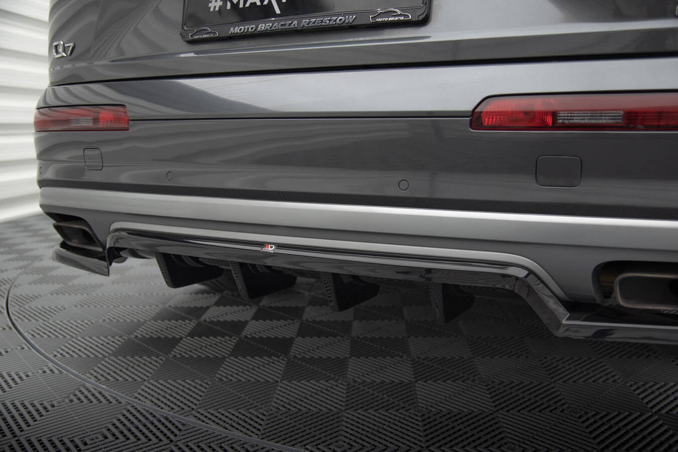 Maxton Mittlerer Diffusor Heck Ansatz DTM Look für Audi Q7 Mk2 schwarz Hochglanz