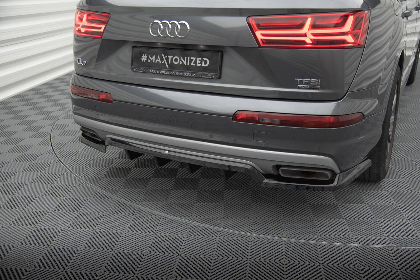 Maxton Mittlerer Diffusor Heck Ansatz DTM Look für Audi Q7 Mk2 schwarz Hochglanz