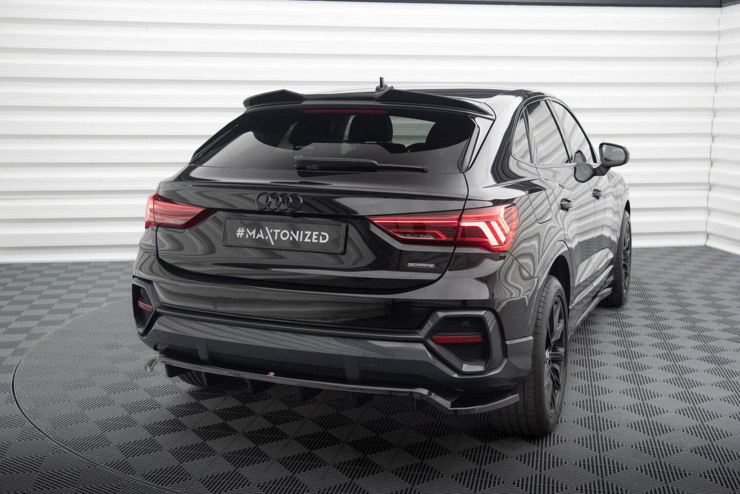 Maxton Spoiler CAP für 3D Audi Q3 Sportback F3 schwarz Hochglanz