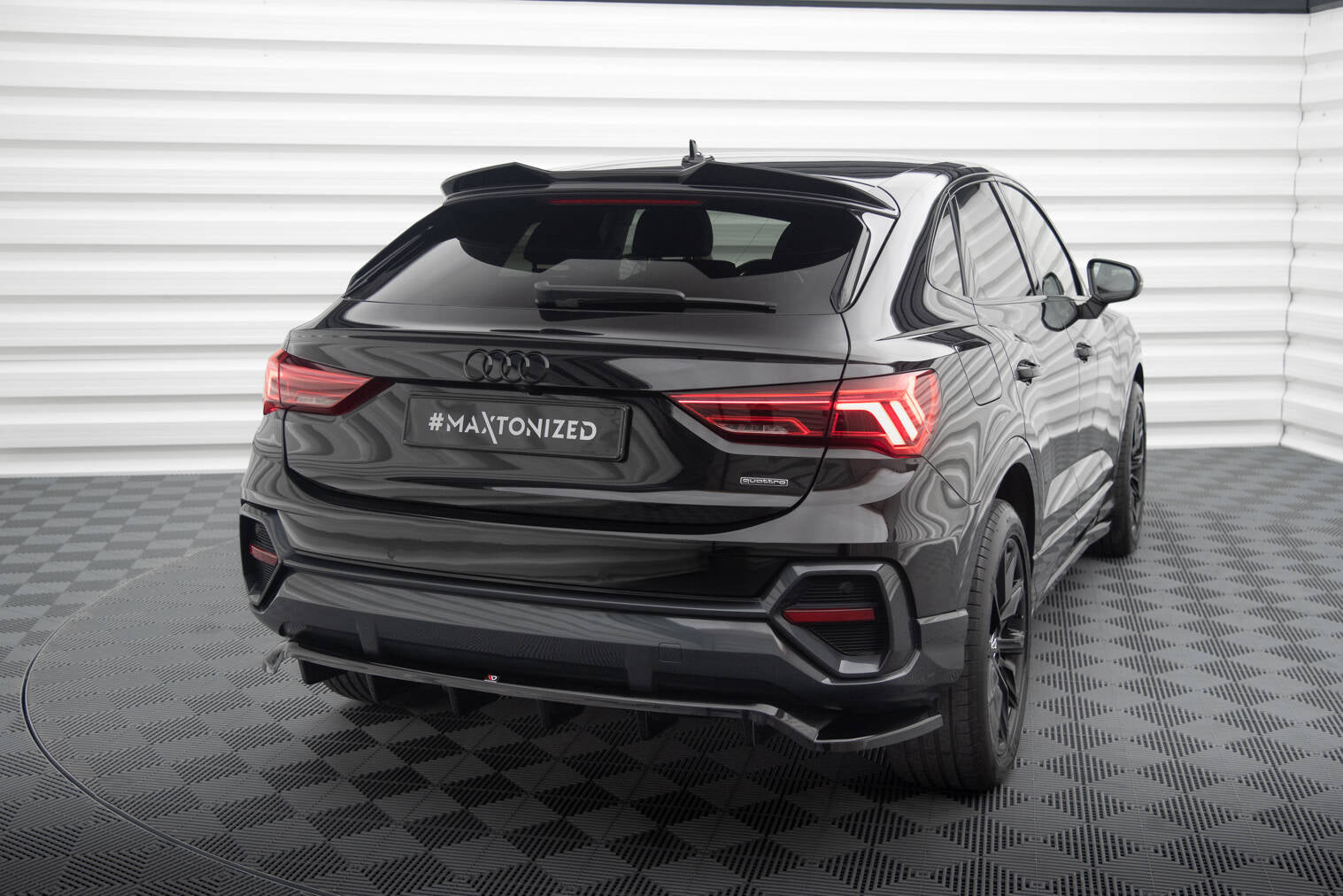 Maxton Spoiler CAP für 3D Audi Q3 Sportback F3 schwarz Hochglanz