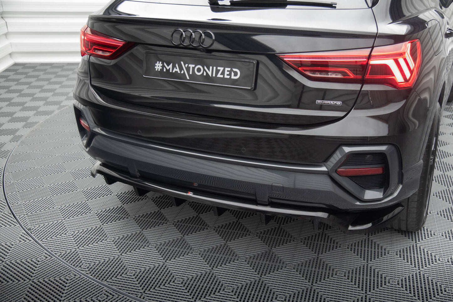 Maxton Mittlerer Diffusor Heck Ansatz DTM Look für Audi Q3 Sportback F3 schwarz Hochglanz