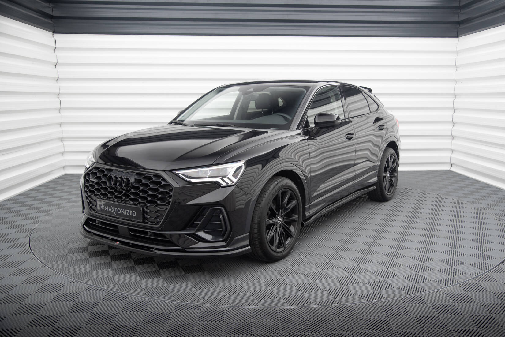 Maxton Front Ansatz V.1 für Audi Q3 Sportback F3 schwarz Hochglanz