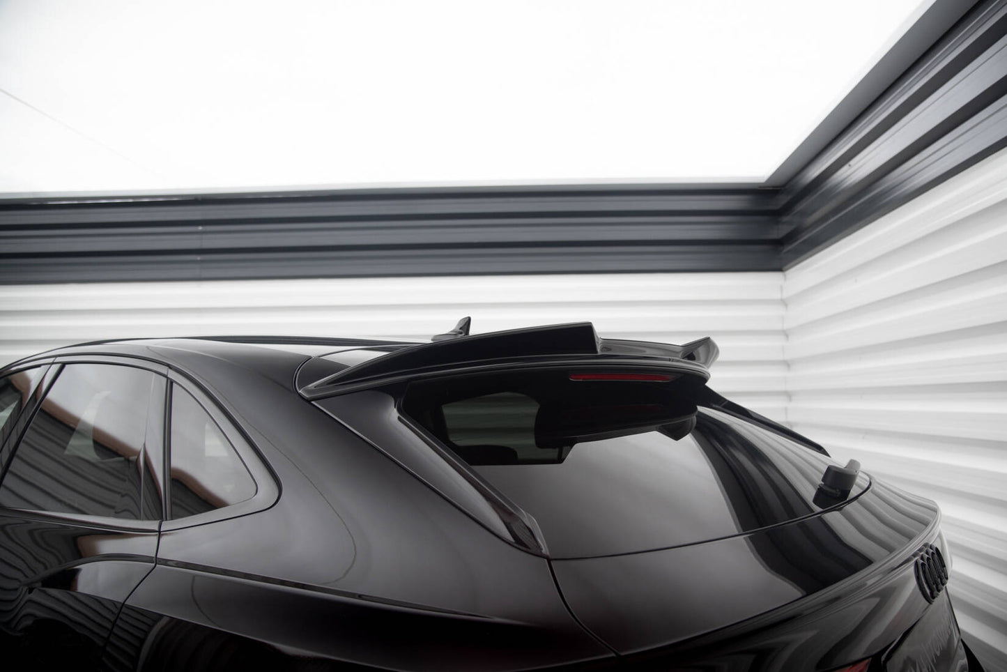 Maxton Spoiler CAP für 3D Audi Q3 Sportback F3 schwarz Hochglanz