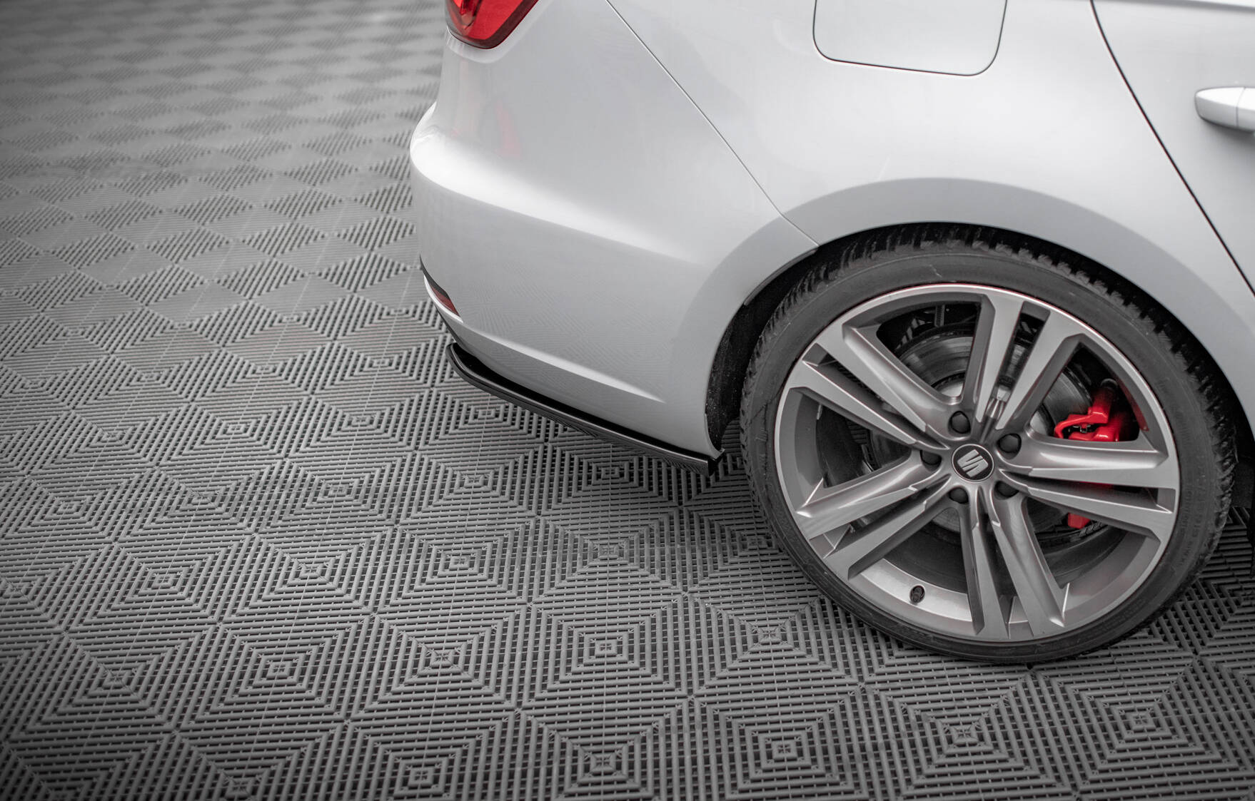Maxton Heck Ansatz Flaps Diffusor V.1 für Seat Leon Cupra Sportstourer Mk3 schwarz Hochglanz