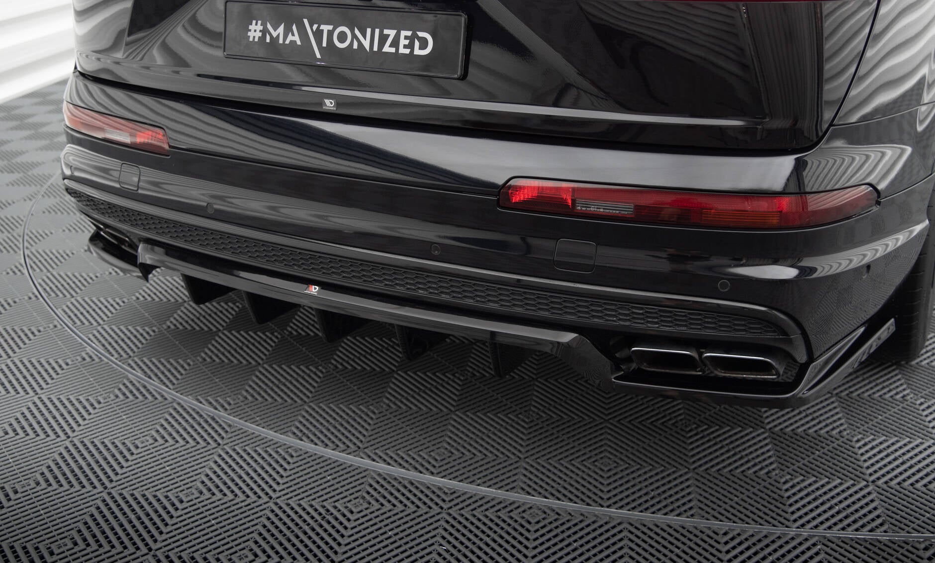 Maxton Mittlerer Diffusor Heck Ansatz DTM Look für Audi SQ7 Mk2 schwarz Hochglanz