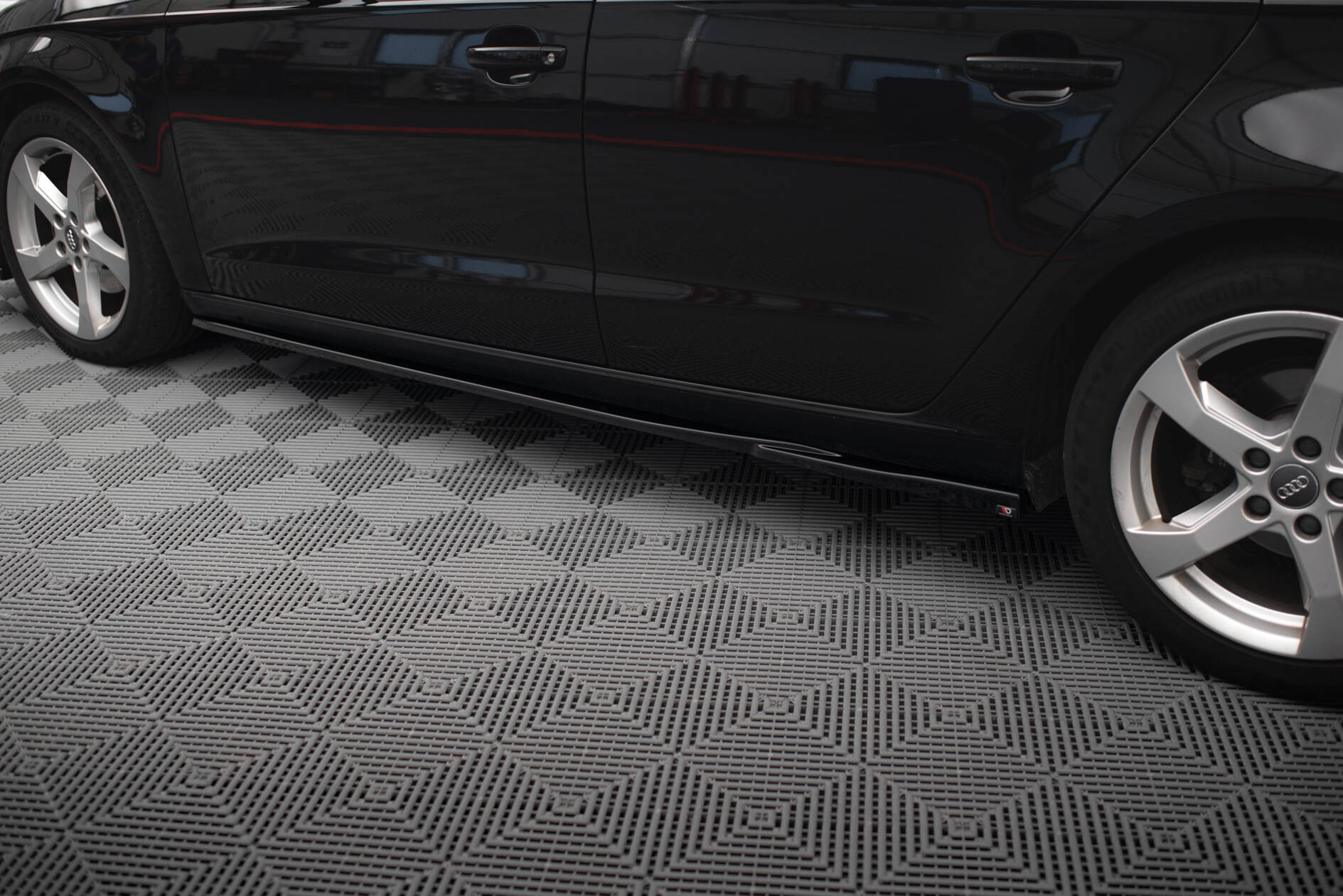 Maxton Seitenschweller Ansatz für Audi A3 Sportback 8V Facelift schwarz Hochglanz