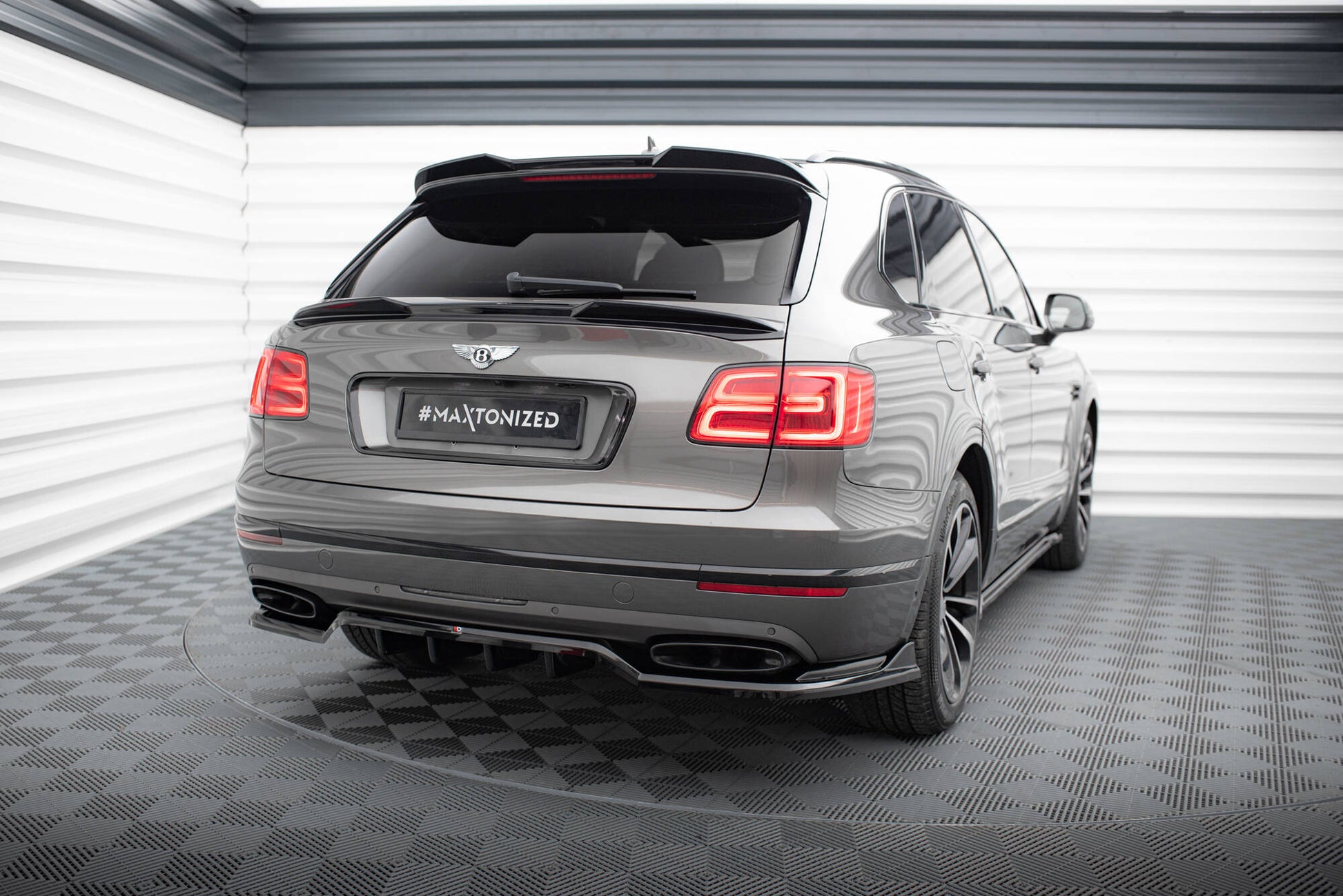 Maxton Niedriger Spoiler CAP für 3D Bentley Bentayga Mk1  schwarz Hochglanz