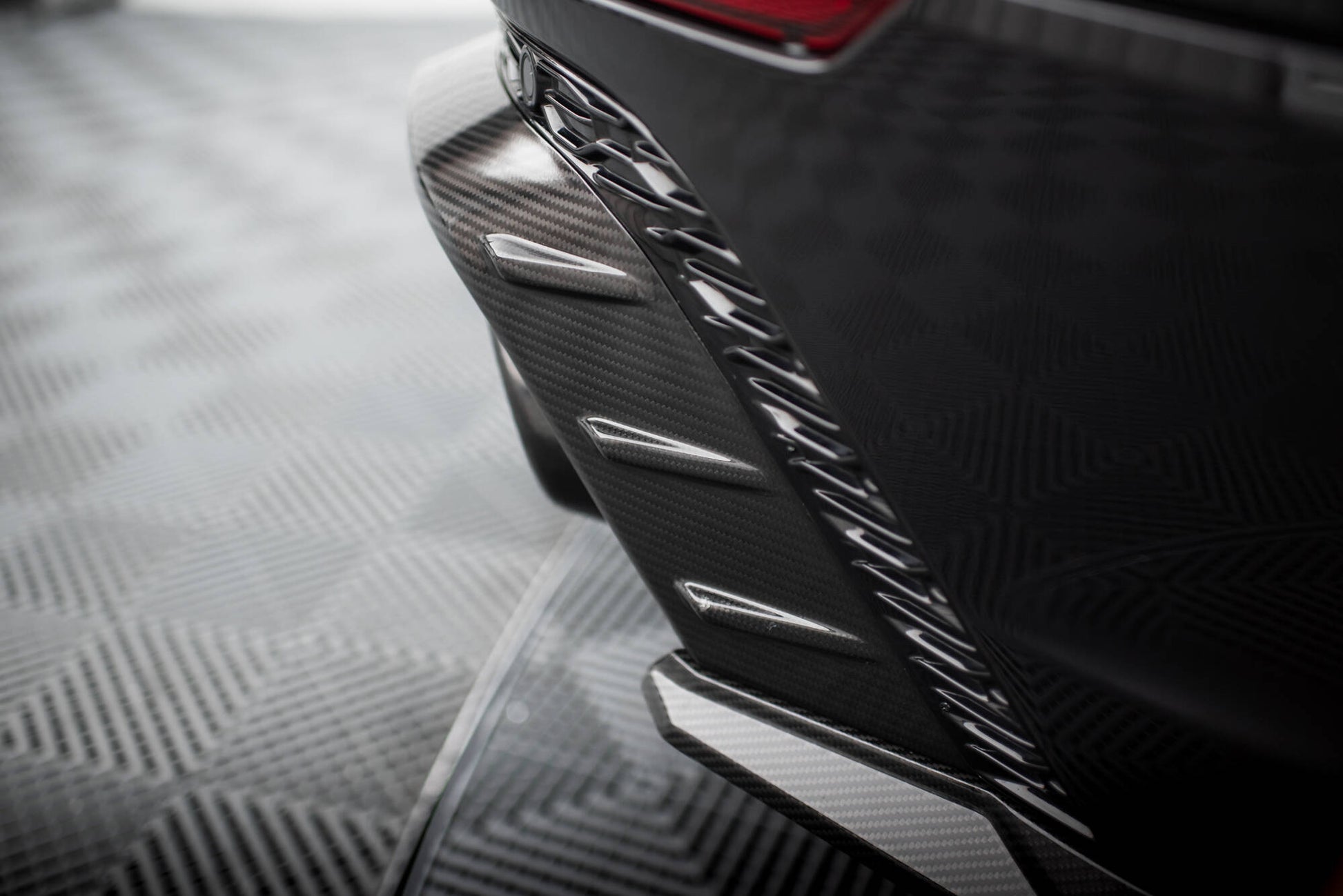 Maxton Carbon Fiber Diffusor Heck Ansatz für Audi RSQ8 Mk1