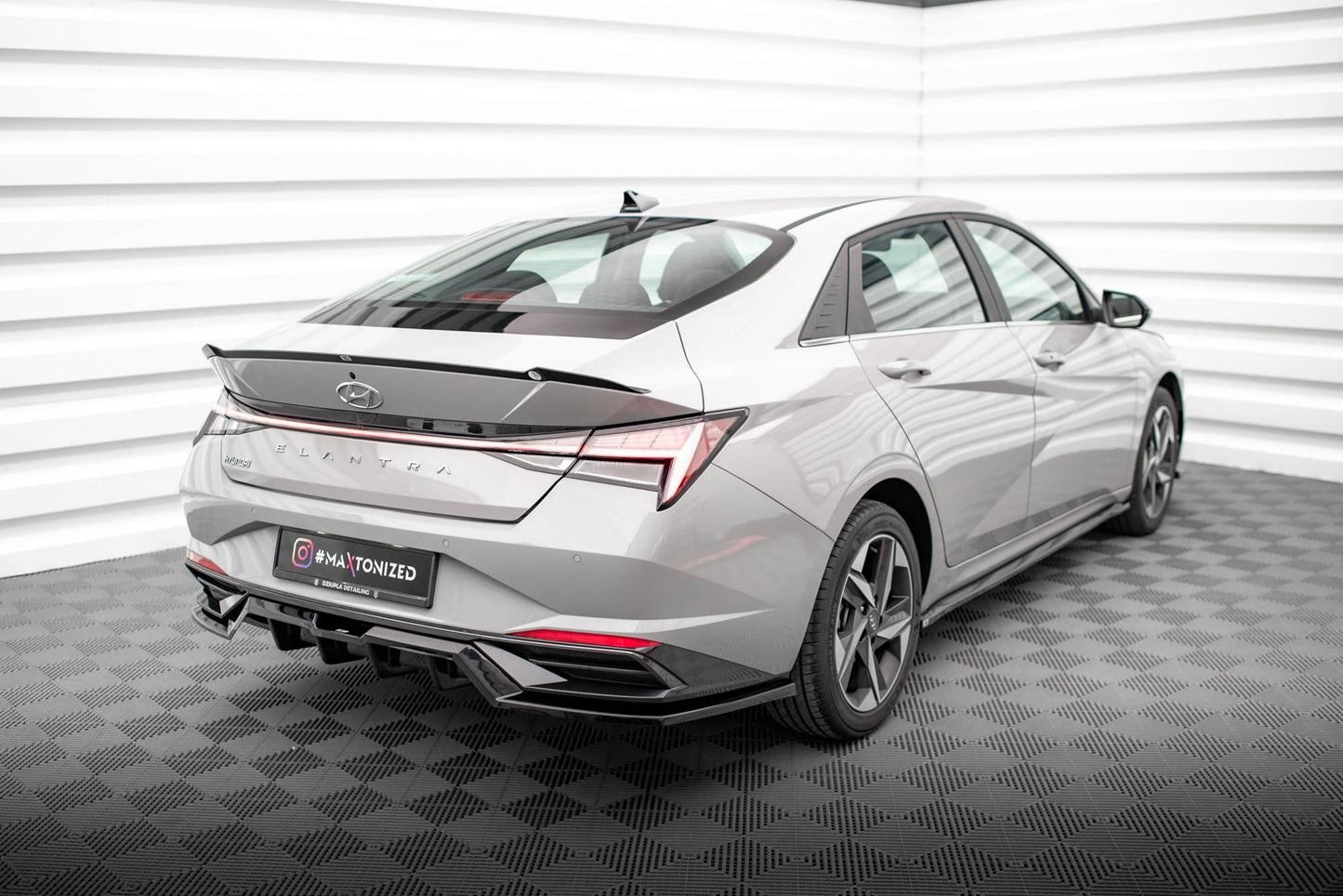 Maxton Spoiler CAP für Hyundai Elantra Mk7 schwarz Hochglanz