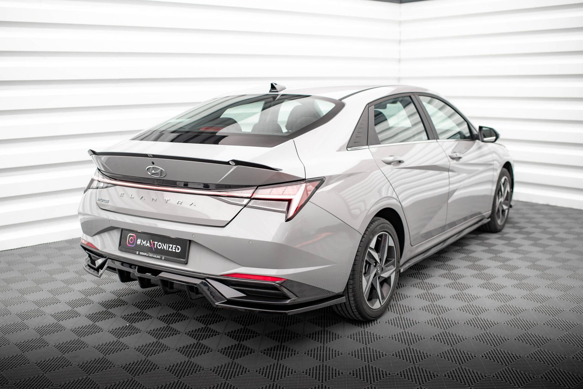 Maxton Spoiler CAP für Hyundai Elantra Mk7 schwarz Hochglanz