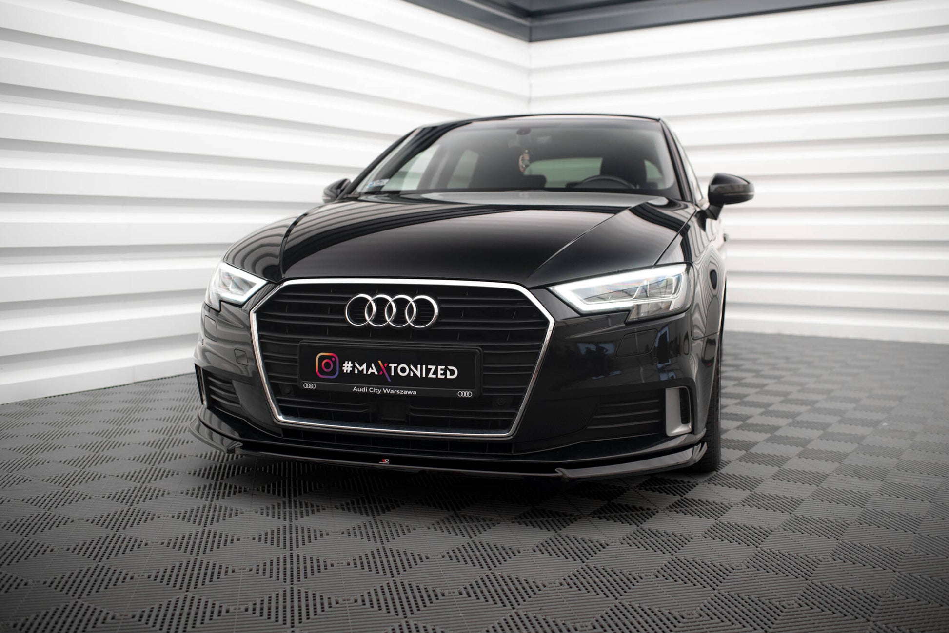 Maxton Front Ansatz V.2 für Audi A3 Sportback 8V Facelift schwarz Hochglanz