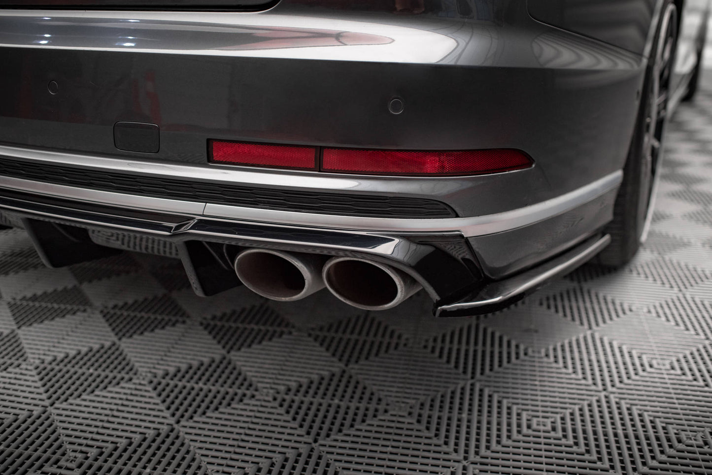 Maxton Heck Ansatz Flaps Diffusor V.2 für Audi S8 D5 schwarz Hochglanz