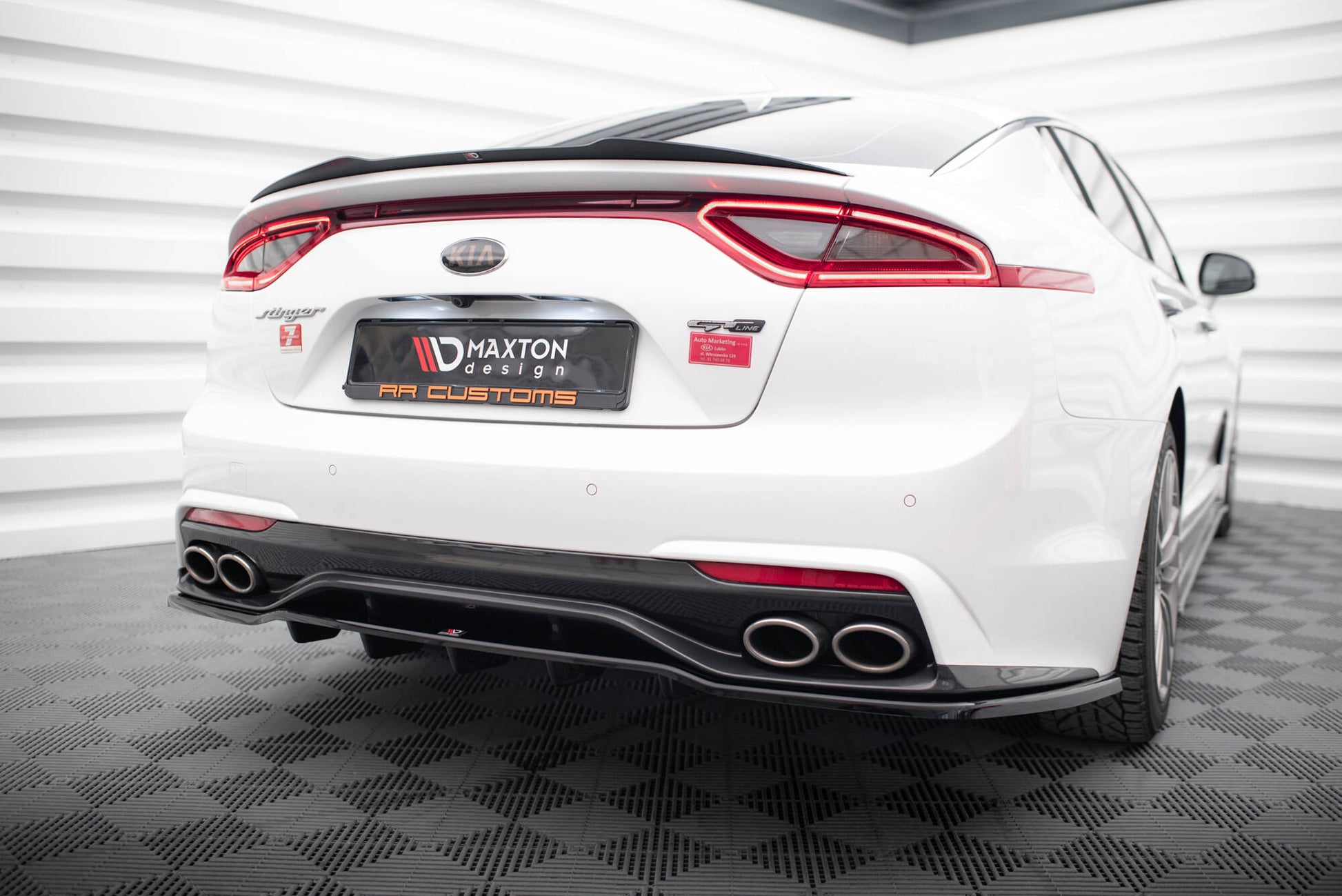 Maxton Mittlerer Diffusor Heck Ansatz DTM Look für Kia Stinger Mk1 schwarz Hochglanz