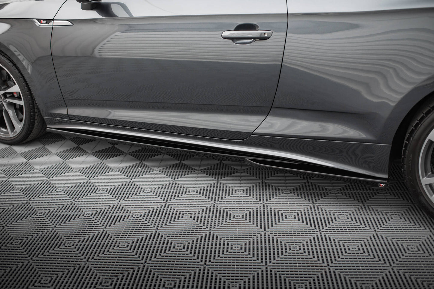 Maxton Seitenschweller Ansatz für Audi S5 Coupe / A5 S-Line Coupe F5 Facelift schwarz Hochglanz