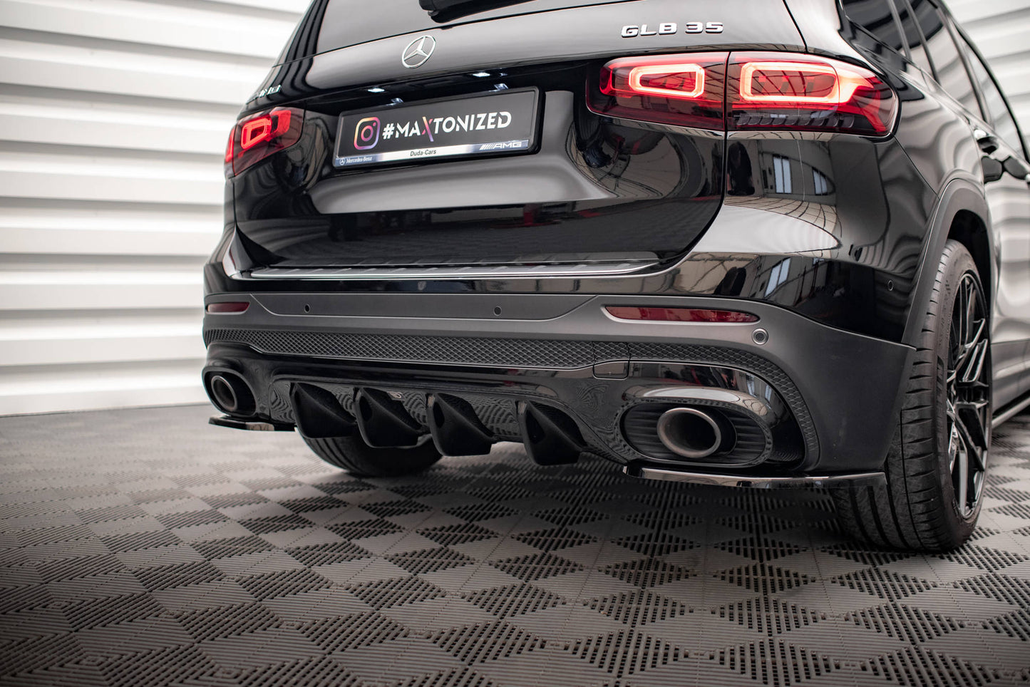 Maxton Diffusor Heck Ansatz für Mercedes-AMG GLB 35 X247 schwarz Hochglanz
