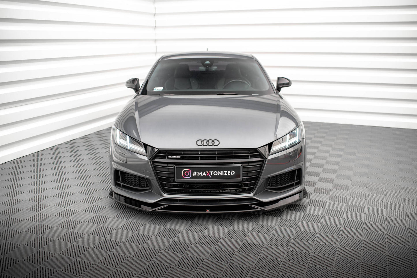 Maxton Front Ansatz V.1 für Audi TT S / S-Line 8S schwarz Hochglanz