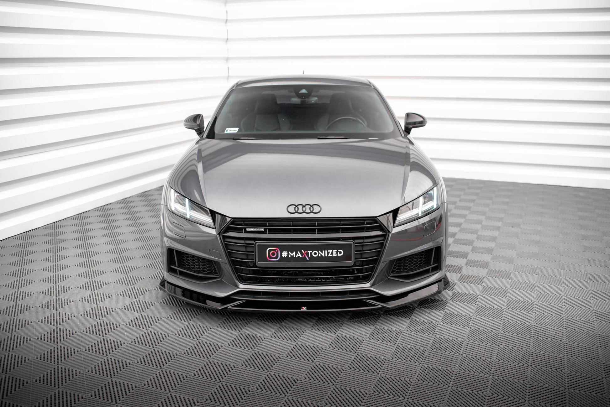 Maxton Front Ansatz V.1 für Audi TT S / S-Line 8S schwarz Hochglanz