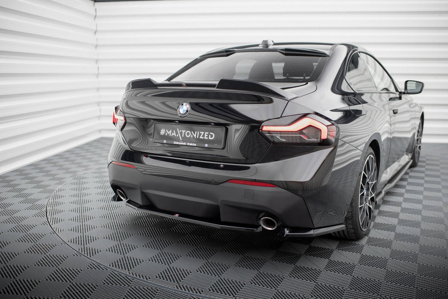 Maxton Zentrale Hinten Splitte BMW 2 Coupe G42 schwarz Hochglanz