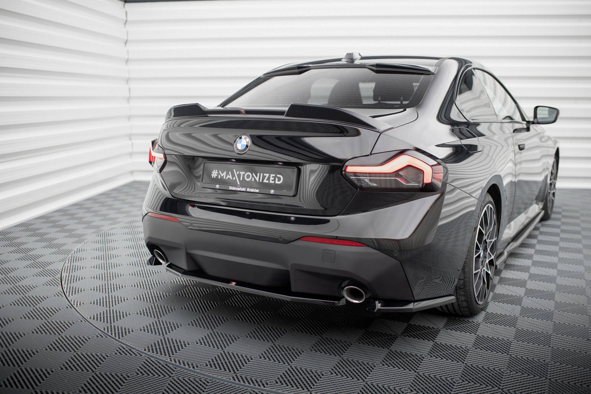 Maxton Zentrale Hinten Splitte BMW 2 Coupe G42 schwarz Hochglanz