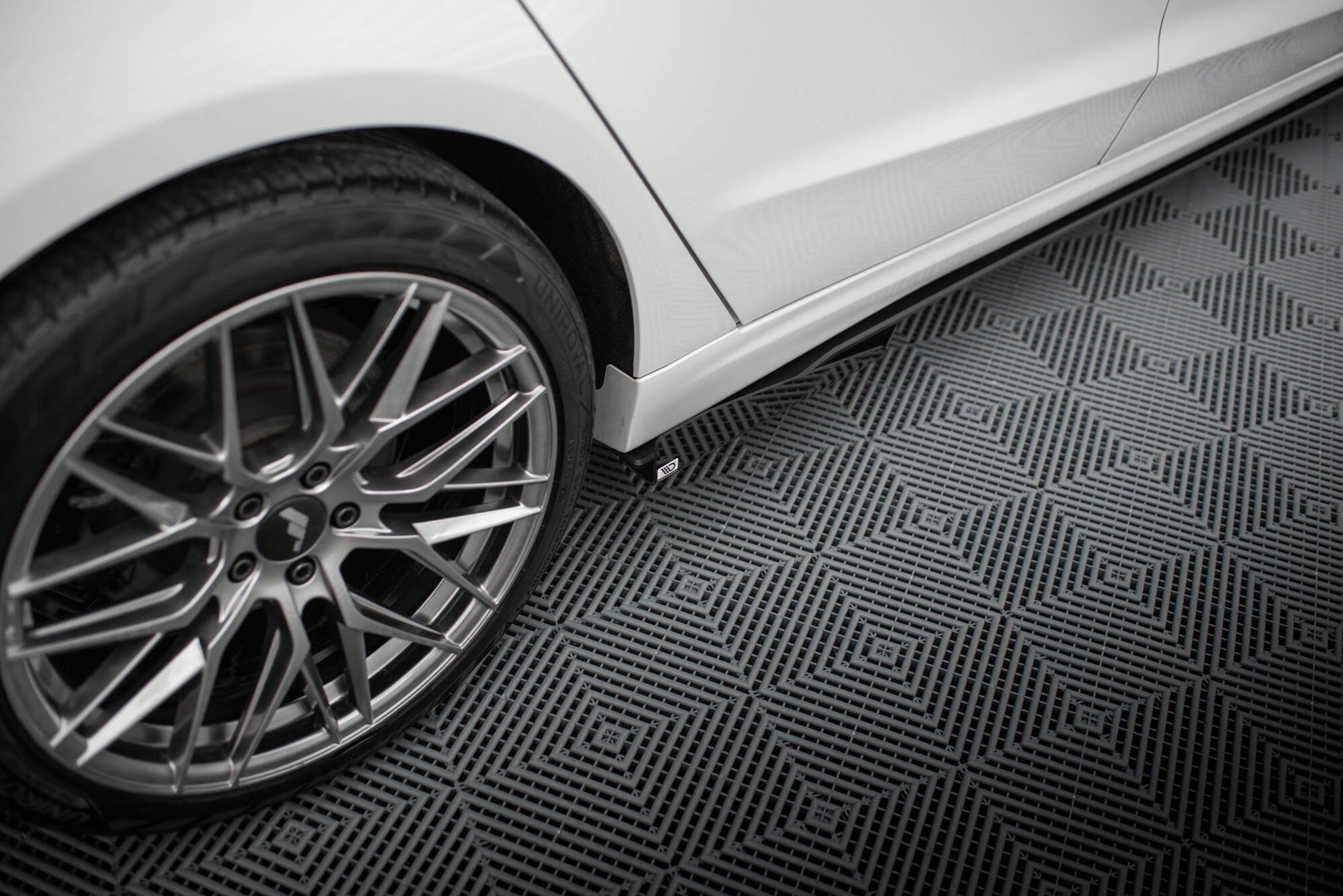 Maxton Side Flaps Ford Mondeo Sport Mk5 Facelift / Fusion Sport Mk2 Facelift schwarz Hochglanz