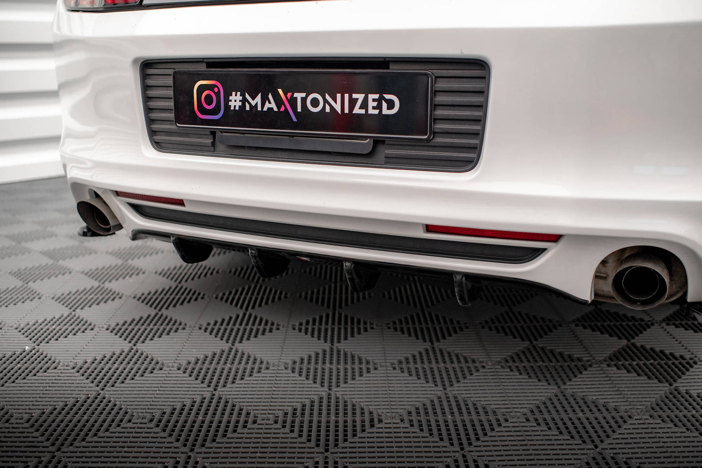 Maxton Diffusor Heck Ansatz für Ford Mustang Mk5 Facelift schwarz Hochglanz