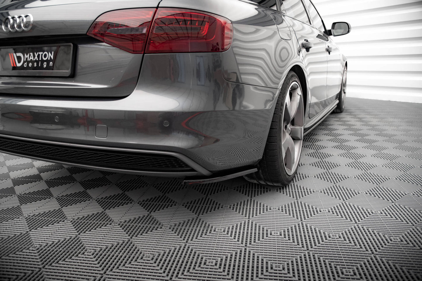 Maxton Heck Ansatz Flaps Diffusor V.2 für Audi A4 S-Line Avant B8 Facelift schwarz Hochglanz