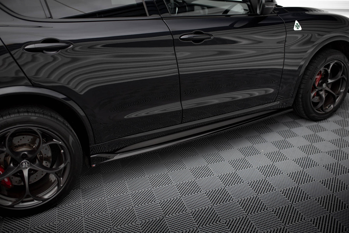 Maxton Seitenschweller Ansatz für Alfa Romeo Stelvio Quadrifoglio Mk1 schwarz Hochglanz