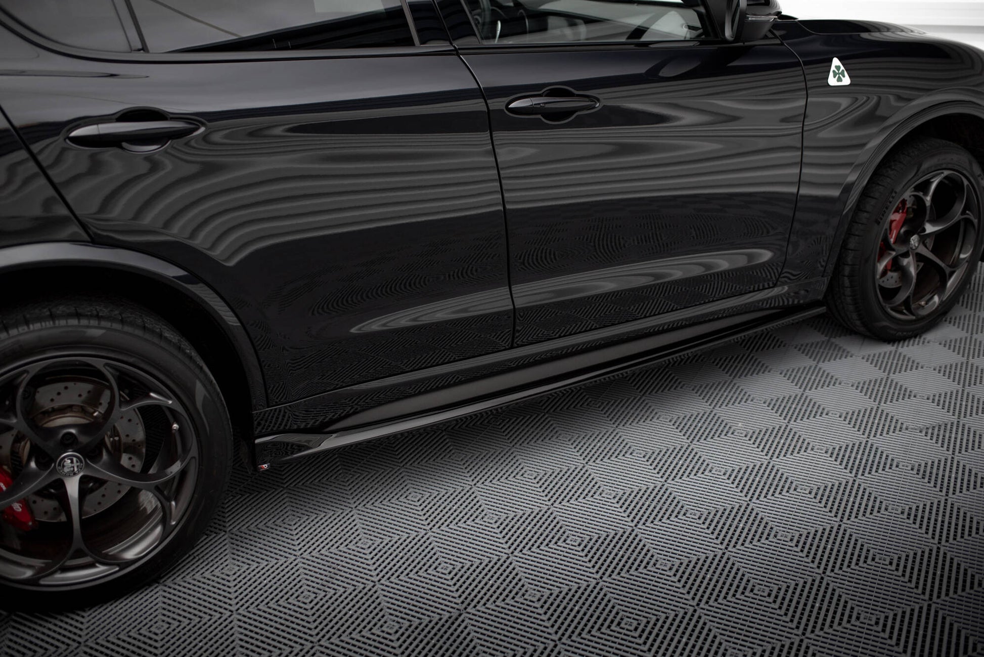 Maxton Seitenschweller Ansatz für Alfa Romeo Stelvio Quadrifoglio Mk1 schwarz Hochglanz