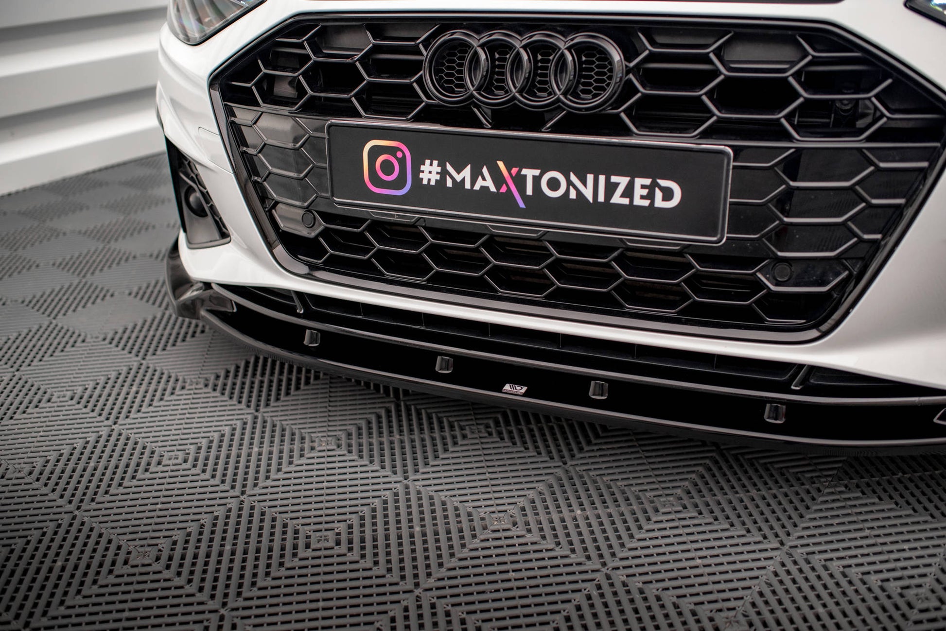 Maxton Front Ansatz V.1 für Audi A4 S-Line / S4 B9 Facelift schwarz Hochglanz