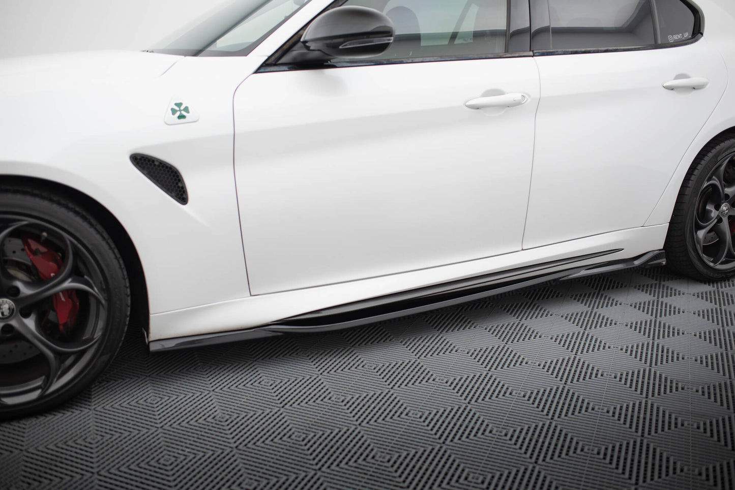 Maxton Seitenschweller Ansatz für Alfa Romeo Giulia Quadrifoglio schwarz Hochglanz