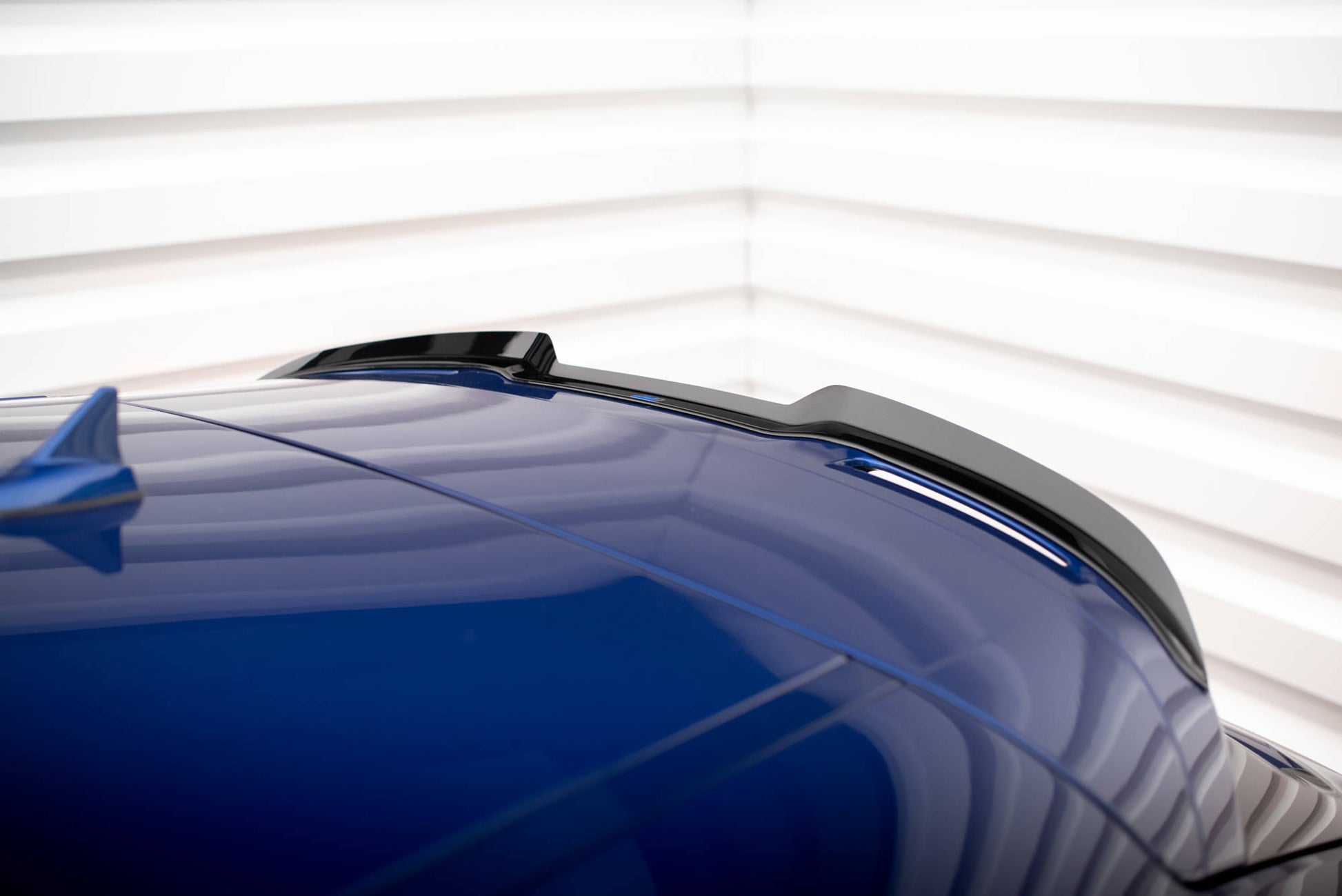 Maxton Spoiler CAP für Maserati Levante Mk1 schwarz Hochglanz