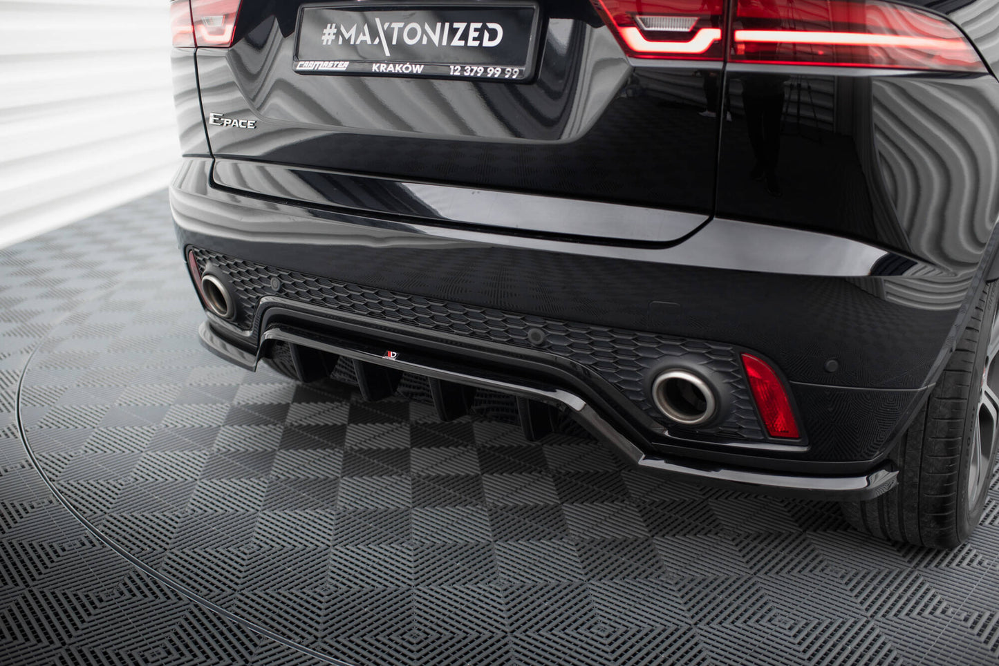 Maxton Mittlerer Diffusor Heck Ansatz DTM Look für Jaguar E-Pace R-Dynamic Mk1 schwarz Hochglanz