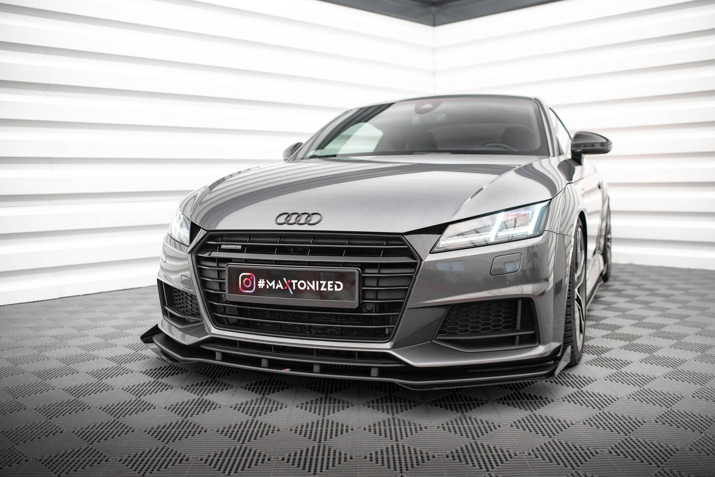 Maxton Street Pro Front Ansatz für +Flaps für + Flaps Audi TT S / S-Line 8S schwarz Hochglanz