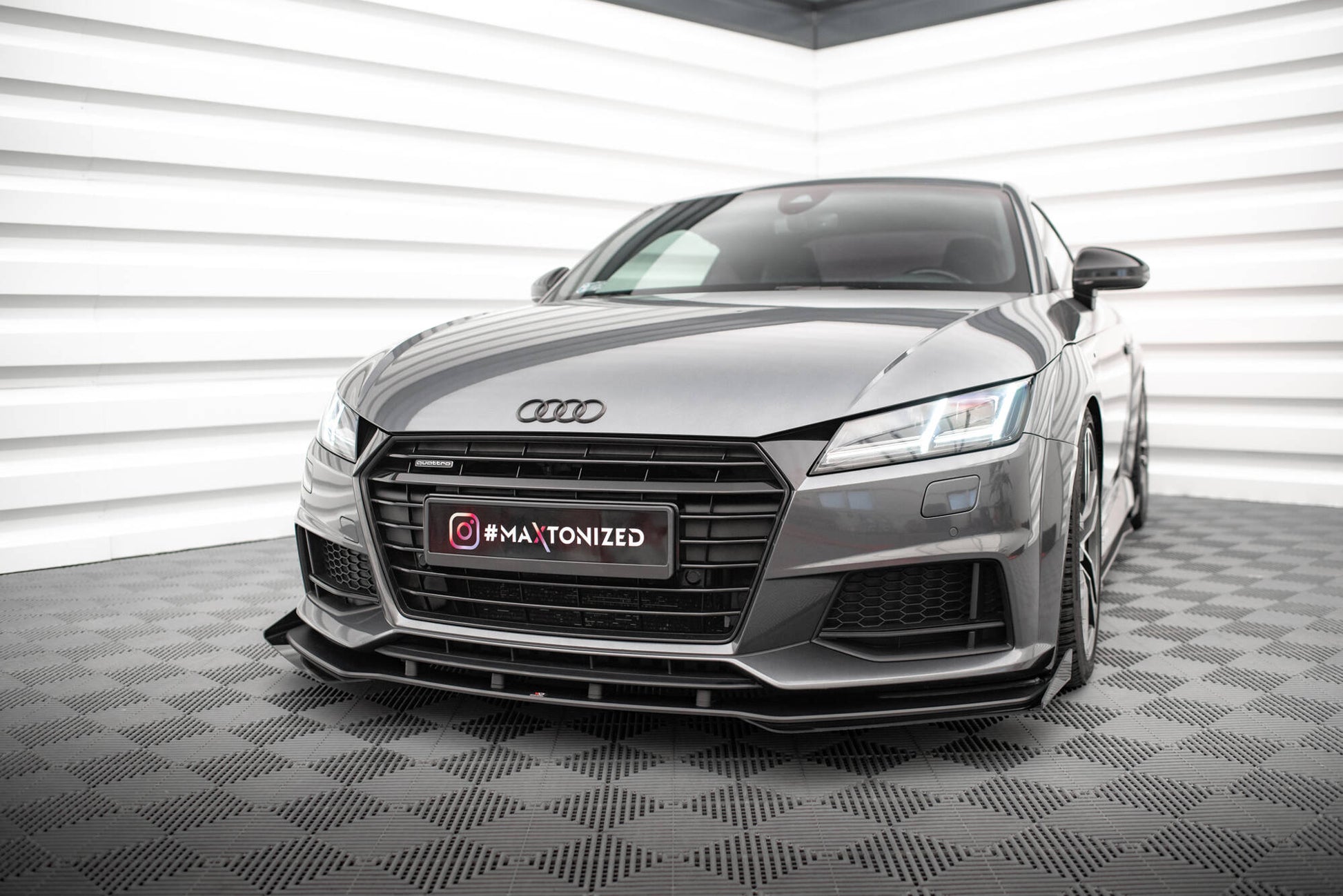 Maxton Street Pro Front Ansatz für +Flaps für + Flaps Audi TT S / S-Line 8S schwarz Hochglanz