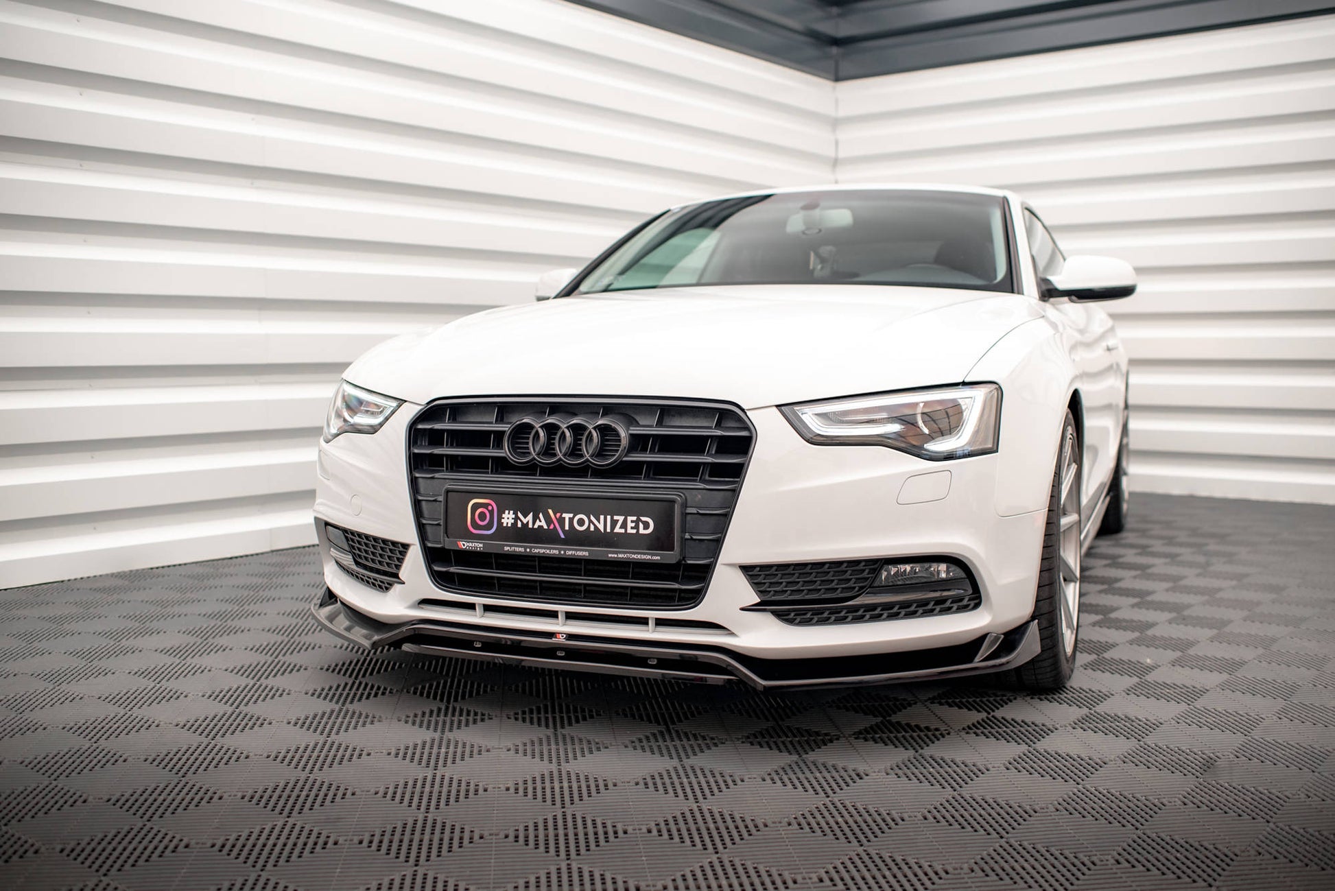 Maxton Front Ansatz V.2 für Audi A5 Coupe / Sportback 8T Facelift schwarz Hochglanz