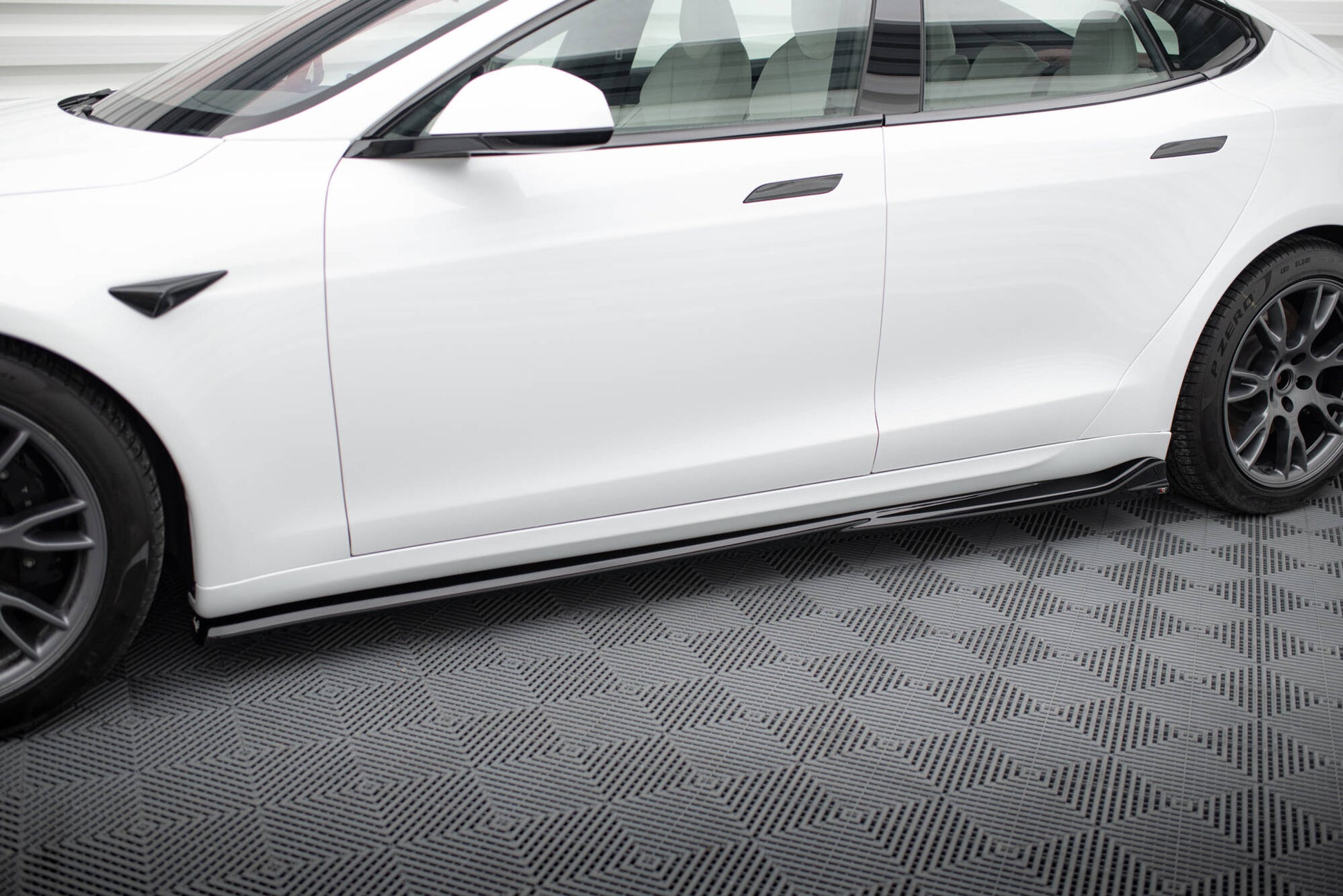 Maxton Seitenschweller Ansatz für V.1 für Tesla Model S Plaid Mk1 Facelift schwarz Hochglanz
