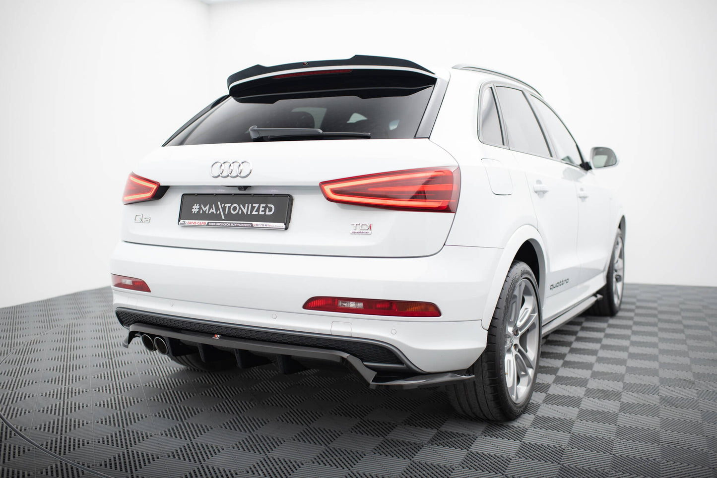 Maxton Hinten Splitter (mit einem vertikalem balken) Audi Q3 S-line 8U schwarz Hochglanz